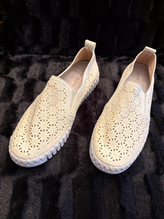 Ilse Jacobsen Cream Slip-On Sneakers - Picture 4 of 9